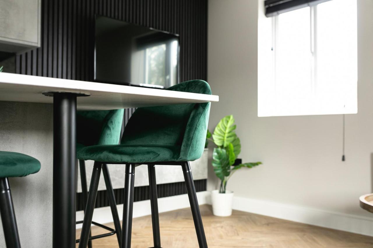 Skyvillion - Cozy Large 4 & 1 Bed Apartments In London Enfield, Mins To Tube Station, Free Wi-Fi Eksteriør bilde
