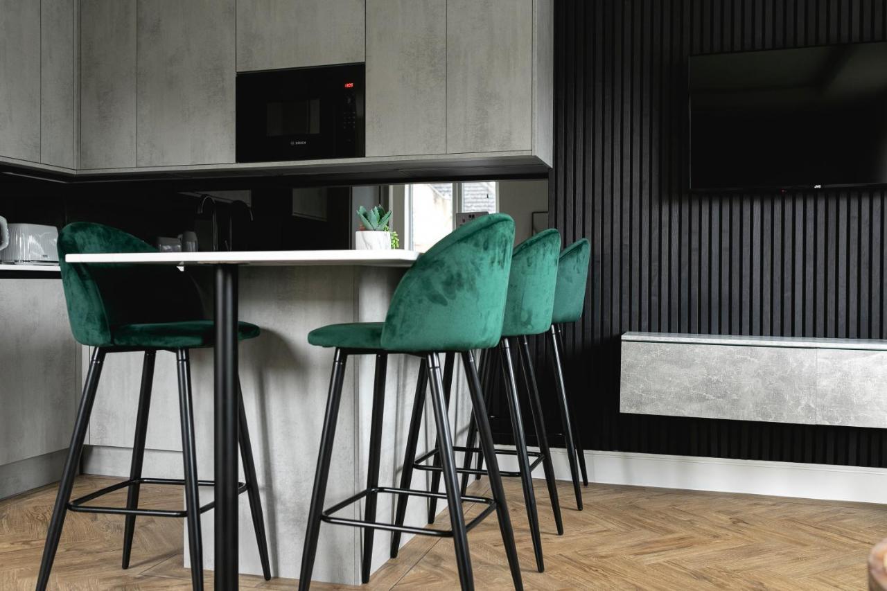 Skyvillion - Cozy Large 4 & 1 Bed Apartments In London Enfield, Mins To Tube Station, Free Wi-Fi Eksteriør bilde