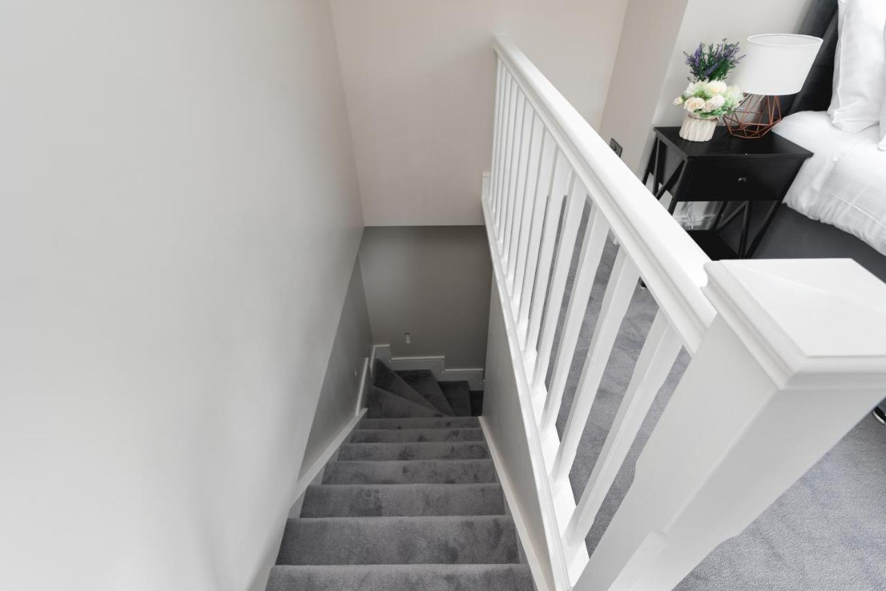 Skyvillion - Cozy Large 4 & 1 Bed Apartments In London Enfield, Mins To Tube Station, Free Wi-Fi Eksteriør bilde