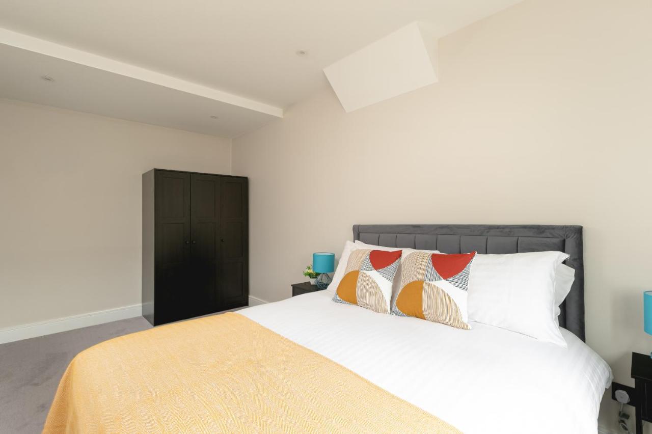 Skyvillion - Cozy Large 4 & 1 Bed Apartments In London Enfield, Mins To Tube Station, Free Wi-Fi Eksteriør bilde