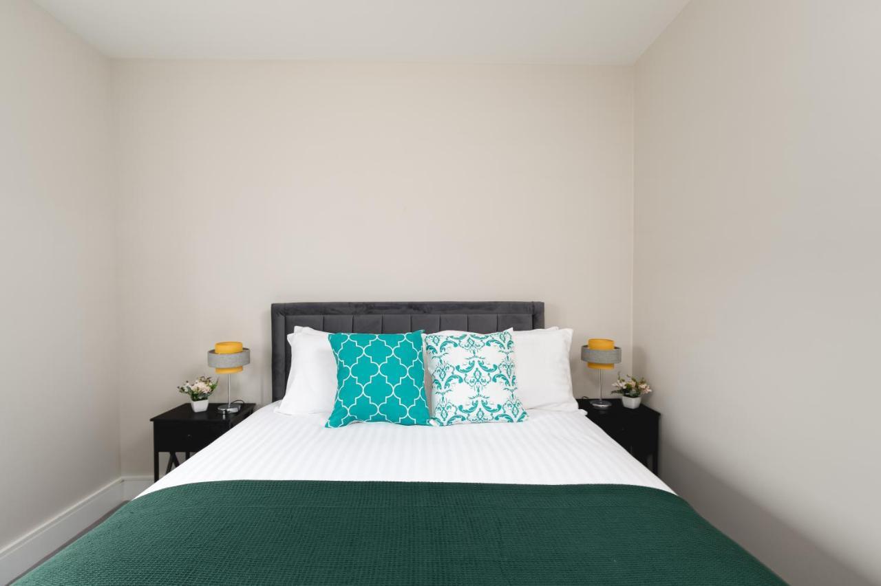 Skyvillion - Cozy Large 4 & 1 Bed Apartments In London Enfield, Mins To Tube Station, Free Wi-Fi Eksteriør bilde