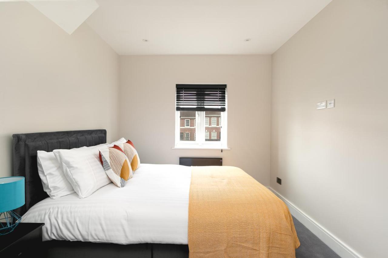 Skyvillion - Cozy Large 4 & 1 Bed Apartments In London Enfield, Mins To Tube Station, Free Wi-Fi Eksteriør bilde