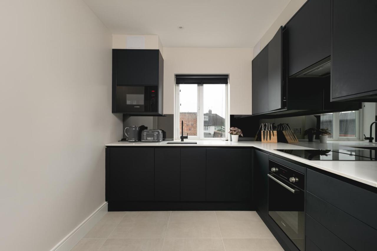 Skyvillion - Cozy Large 4 & 1 Bed Apartments In London Enfield, Mins To Tube Station, Free Wi-Fi Eksteriør bilde