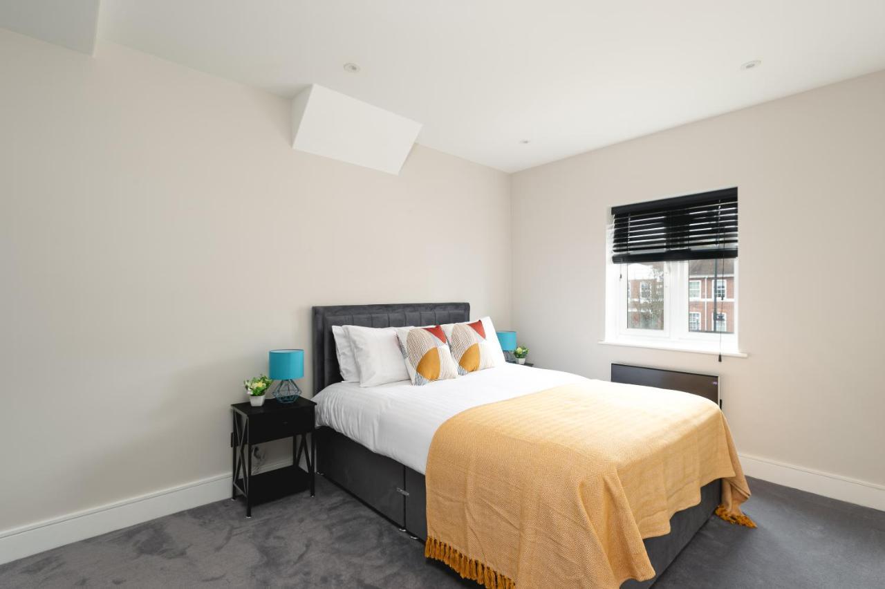 Skyvillion - Cozy Large 4 & 1 Bed Apartments In London Enfield, Mins To Tube Station, Free Wi-Fi Eksteriør bilde