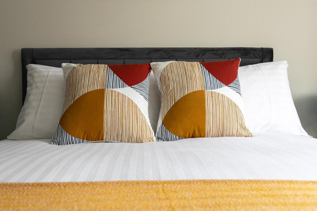 Skyvillion - Cozy Large 4 & 1 Bed Apartments In London Enfield, Mins To Tube Station, Free Wi-Fi Eksteriør bilde